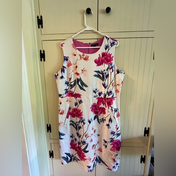 Dresses & Skirts - Floral Dress